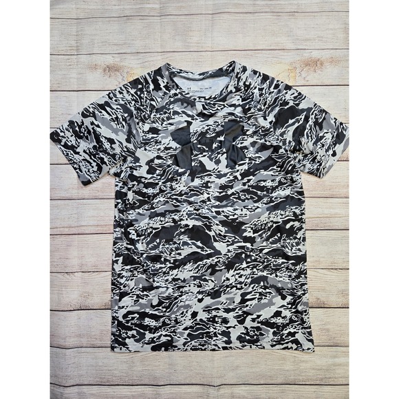 Under Armour Other - Under Armour Shirt Youth XL Black Logo Loose‎ Fit Black White Camo Athletic
